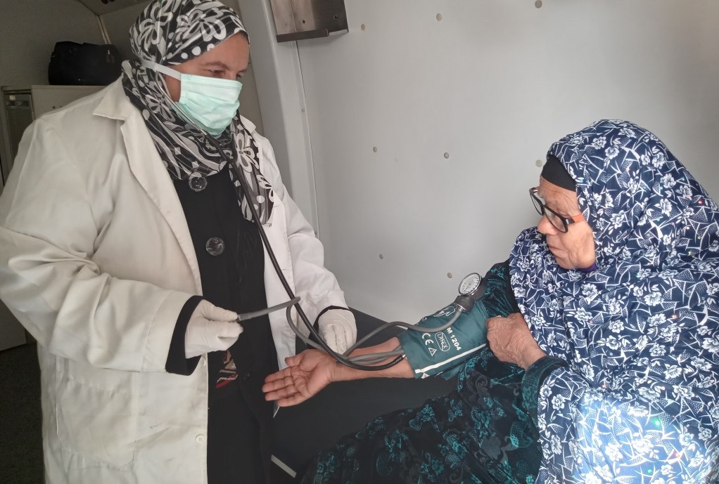 405 خدمة طبية لأهالي بني خليفة ضمن مبادرة حياة كريمة